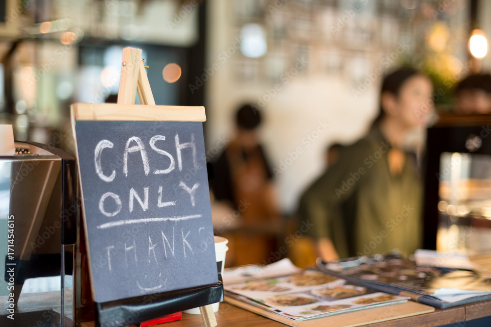 De nombreux commerçants allemands acceptent uniquement les paiements en cash.